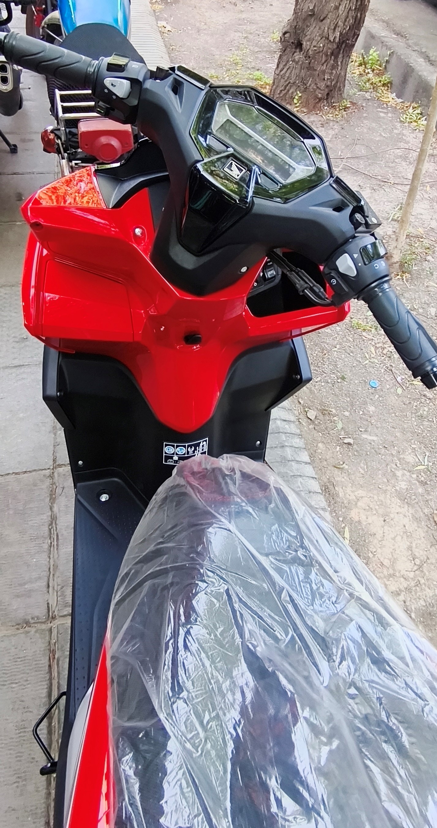 موتور سیکلت طرح واریو نیکتاز کلیک 180cc ترمز ABSجلو عقب دیسک 1405