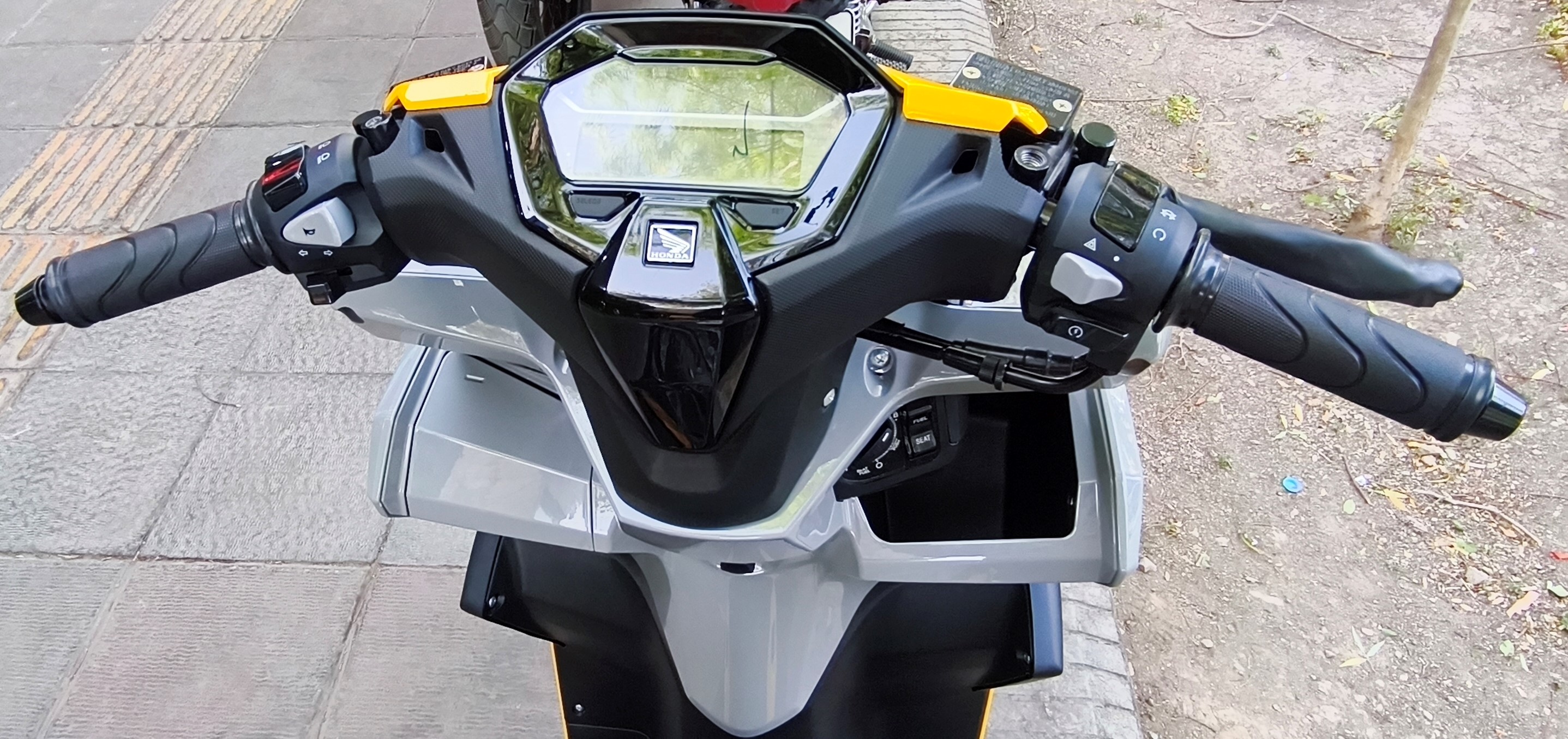 موتور سیکلت طرح واریو نیکتاز کلیک 180cc ترمز ABSجلو عقب دیسک 1405